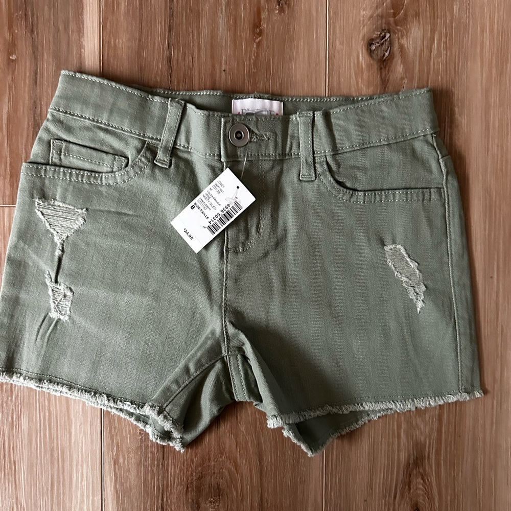 Children’s Place denim shorts size 8, NWT